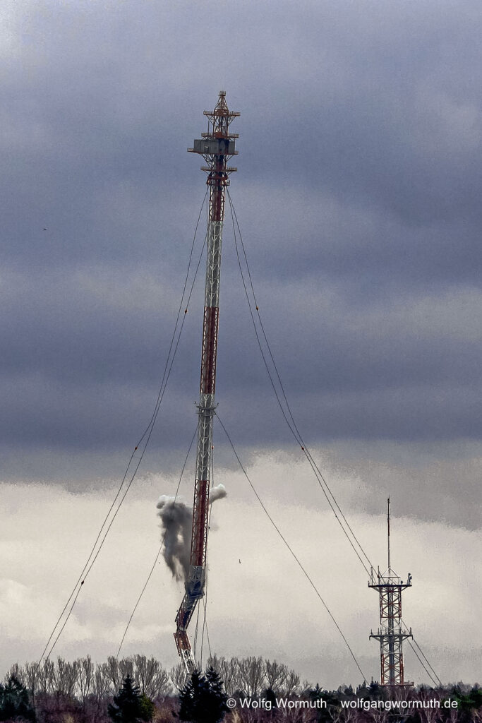 Telefon Sendemast Sprengung in Berlin Frohnau, Februar 2009. Ein Relikt aus dem Kaltem Krieg.