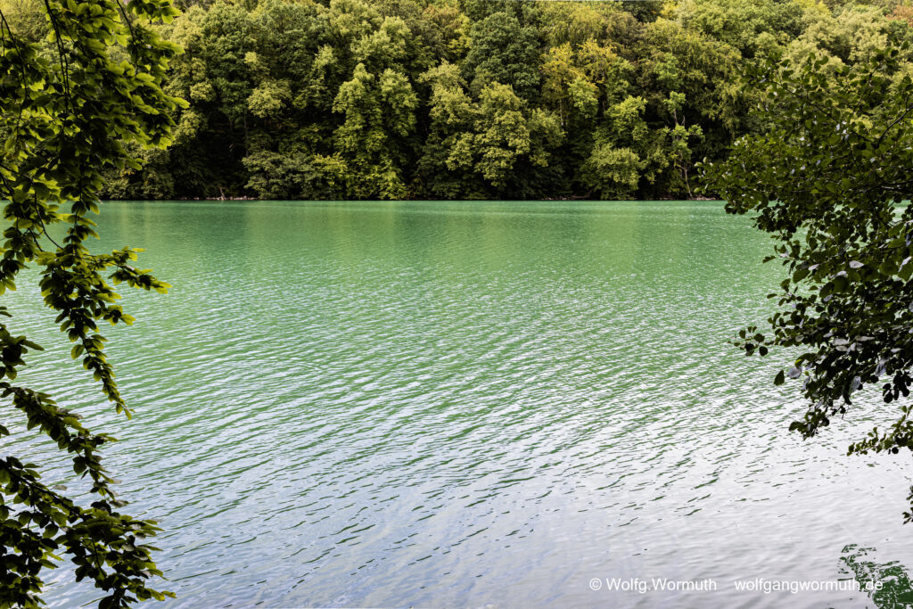 Schmaler Luzin in Mecklenburg. Dieser See hat die Farbe wie ein Gletschersee.
