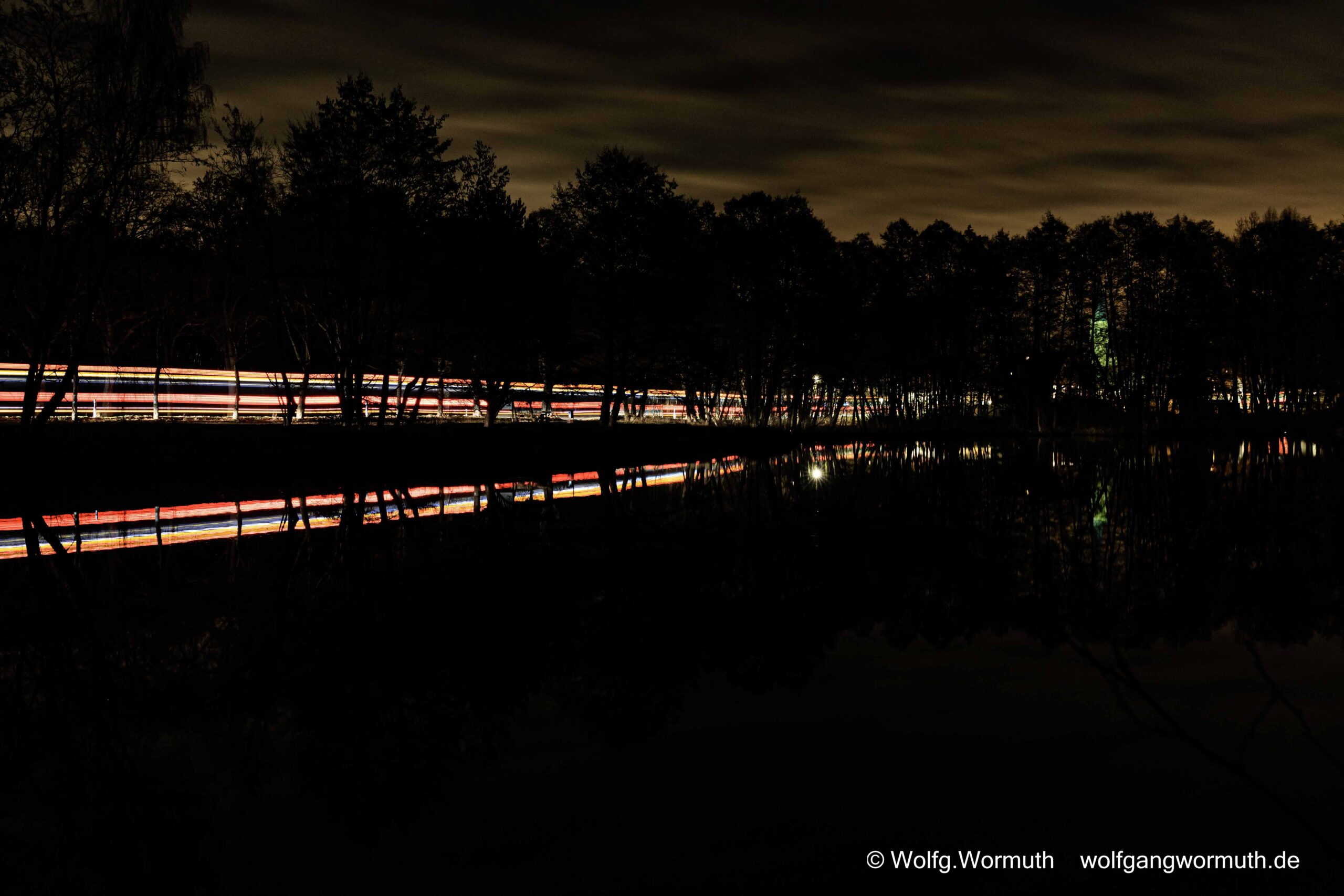 Low-Key-Bild Langzeitaufnahme Nachtaufnahme im Emstal Brandenburg.