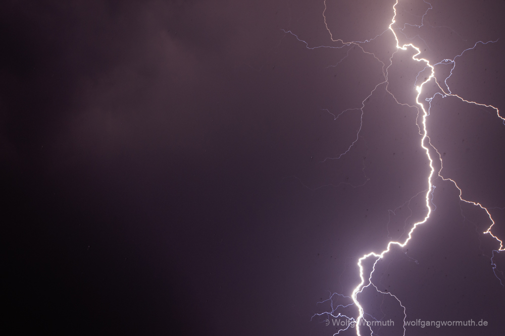 Gewitter, Blitz, Donner, Gewitter in der Nacht.