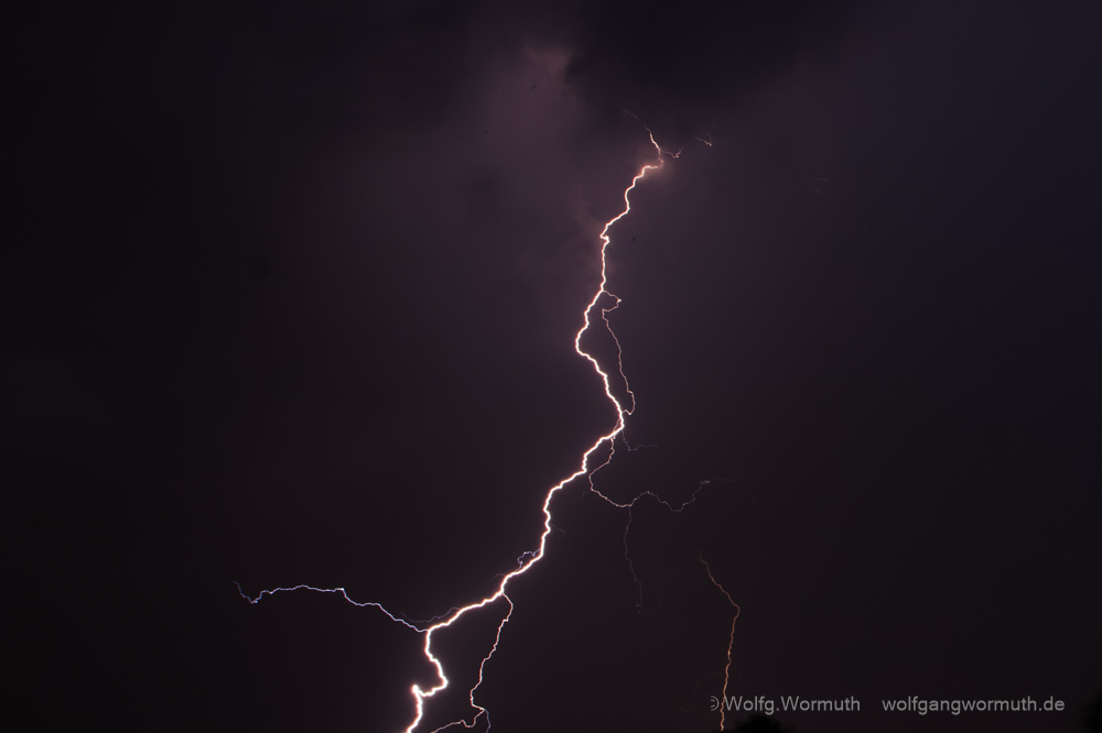 Gewitter, Blitz, Donner, Gewitter in der Nacht.