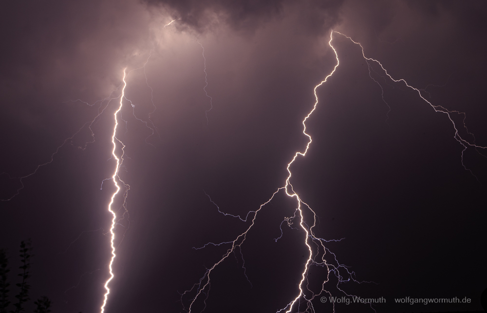 Gewitter, Blitz, Donner, Gewitter in der Nacht.
