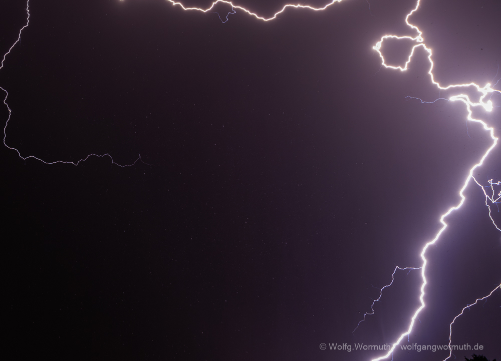 Gewitter, Blitz, Donner, Gewitter in der Nacht.