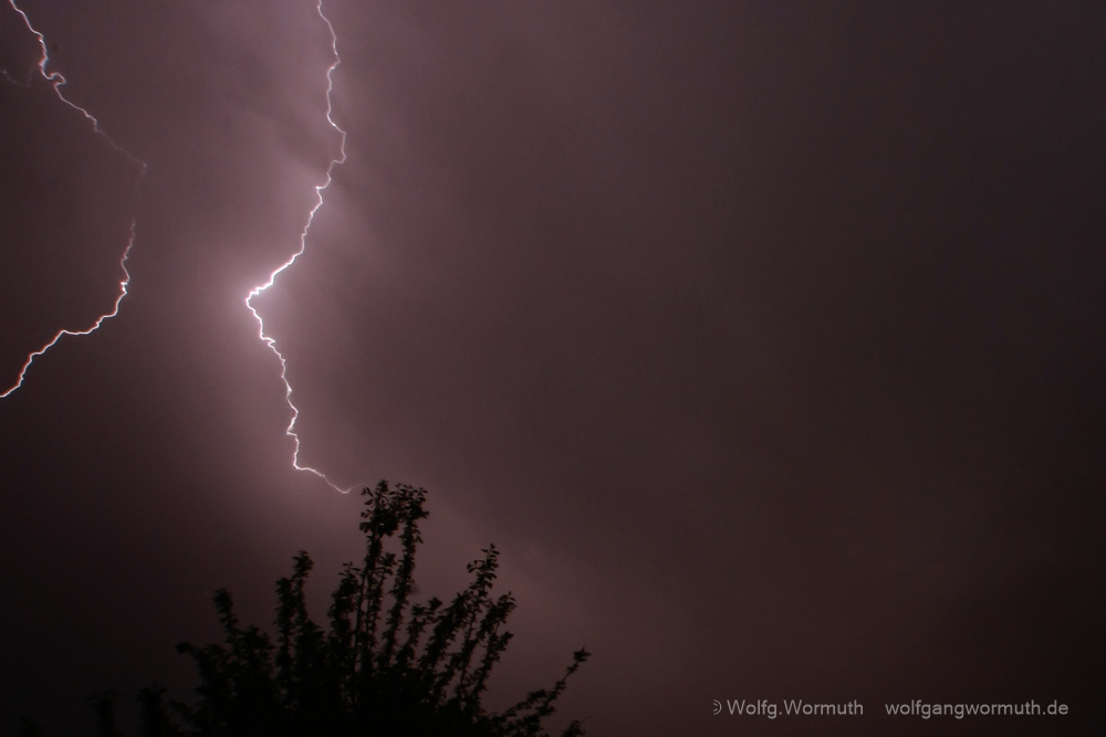 Gewitter, Blitz, Donner, Gewitter in der Nacht.